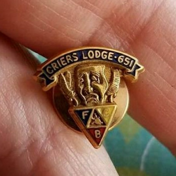 Vintage Criers Lodge 651 Knights of Pythias tack pin lapel - Picture 1 of 5